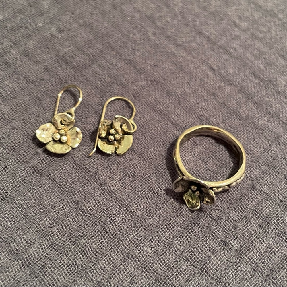 Matching flower silver ring and dangle earrings